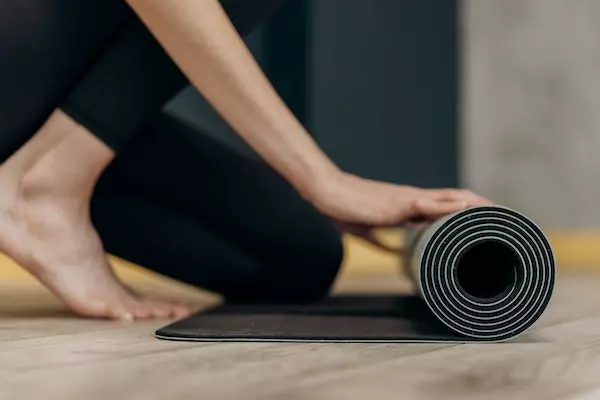 Yoga-in-ikonka