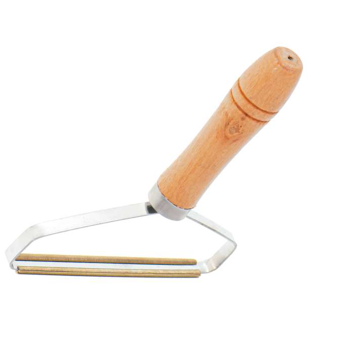 Clothes shaver to remove hair crumbs