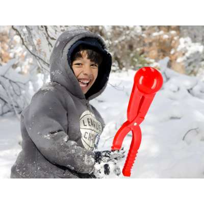 Snowball maker to make snowballs ballmaker