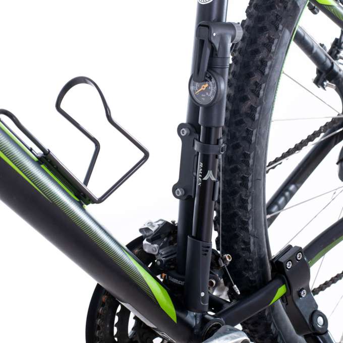 Bicycle pump with bicycle handle pressure gauge