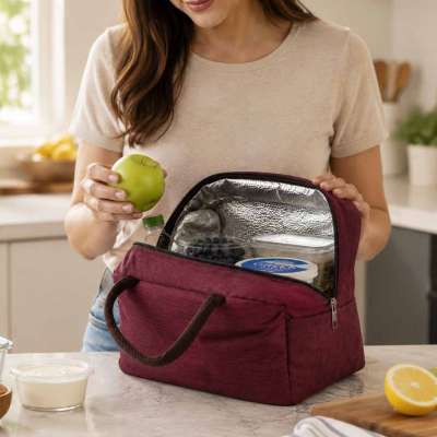 Insulated lunch bag red