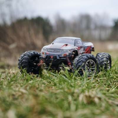 Samochód RC Q901 bezszczotkowy 1:16 2,4G 4CH 52km/h czerwony