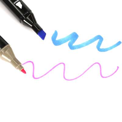 Double-sided alcohol markers in case 120 + stand