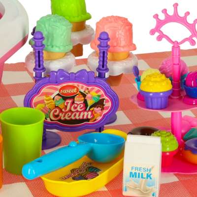 Picnic basket ice cream parlour desserts food victuals snacks for a picnic