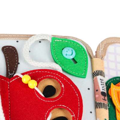 3D felt educational giraffe booklet