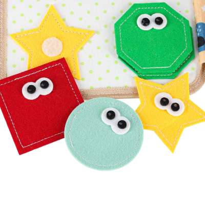 3D felt educational giraffe booklet