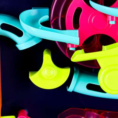 Ball obstacle course for balls arcade toy