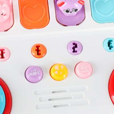 Educational bus playing pop-up animals keys