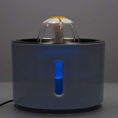 Fountain drinker for dog cat pet automatic LED drinker USB 2,4l cleaning filter