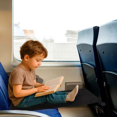 Kids' travel bed mat for the plane
