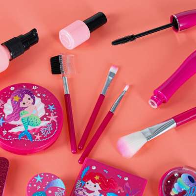 Trunk makeup and nail makeup kit for kids 22 items