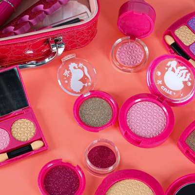 Trunk makeup and nail makeup kit for kids 22 items