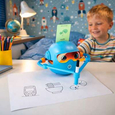Interactive educational robot toy learning to draw fisks markers blue