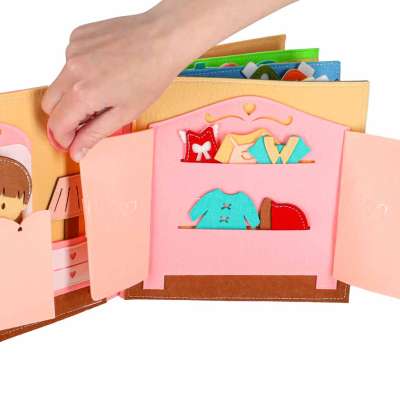 Książeczka sensoryczna edukacyjna filcowa 3D manipulacyjna ruchome elementy dom