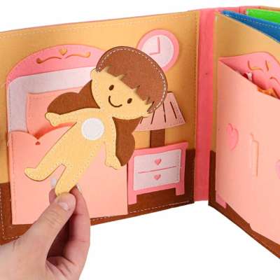 Książeczka sensoryczna edukacyjna filcowa 3D manipulacyjna ruchome elementy dom