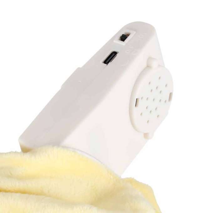 Soothing baby pillow for sleep with patting function giraffe