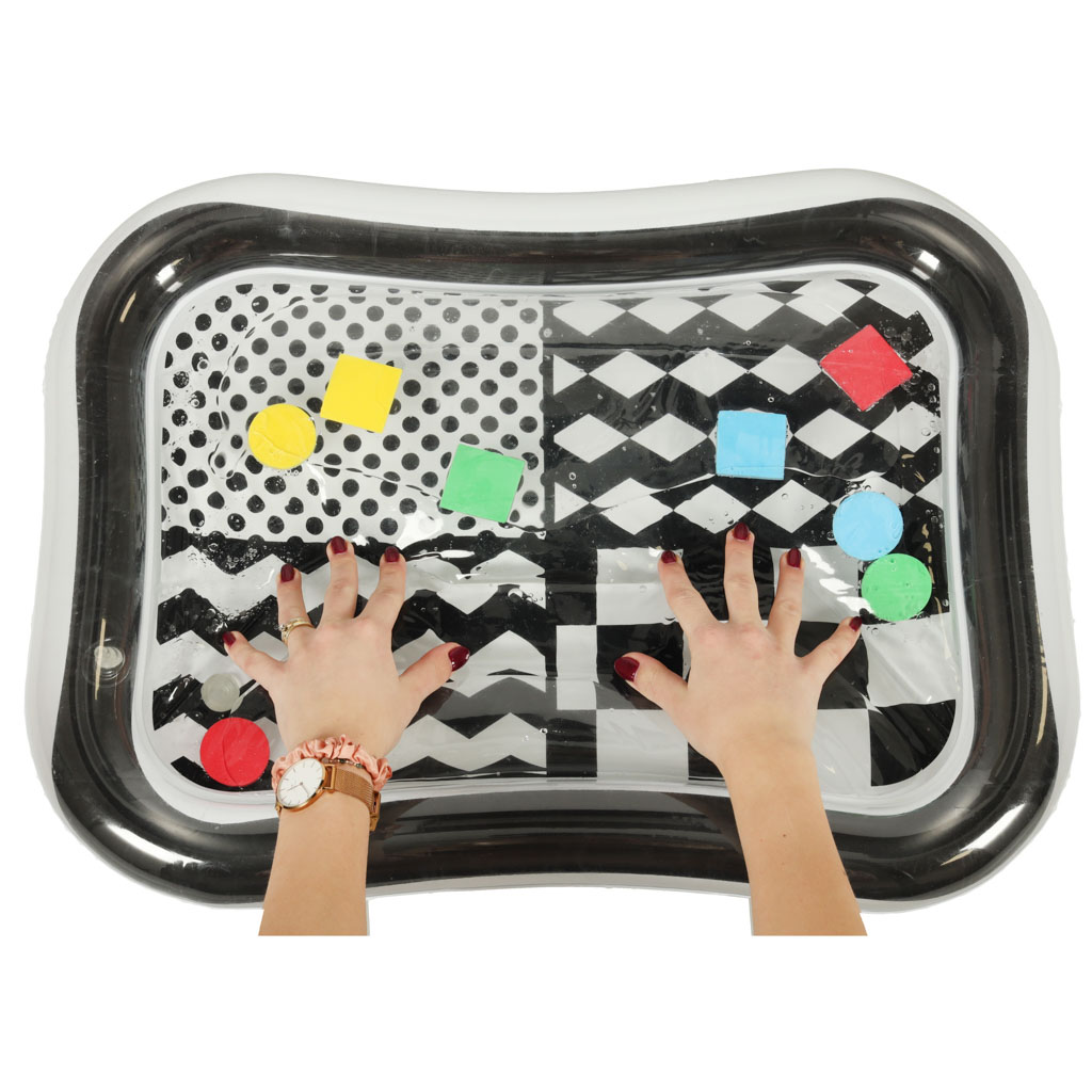 Nafukovací podložka do vody s kontrastními černobílými vzory 65 cm x 50 cm KX6473_2