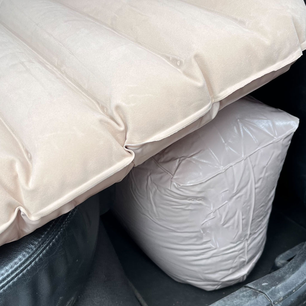 Nafukovací matrace do auta + pumpa béžová KX7579_1