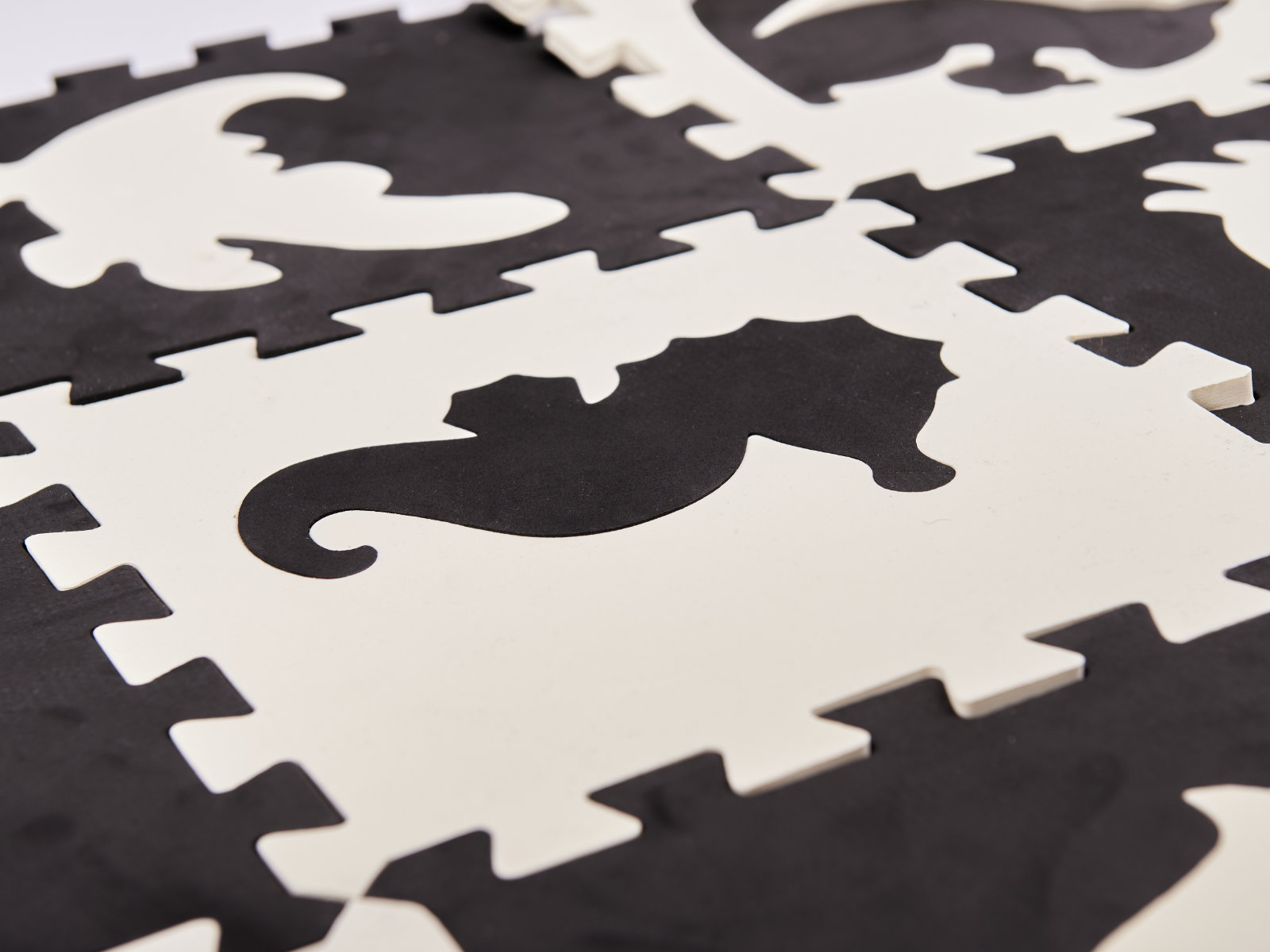 Pěnové puzzle podložka / ohrádka pro děti 25 kusů černá a bílá KX6270