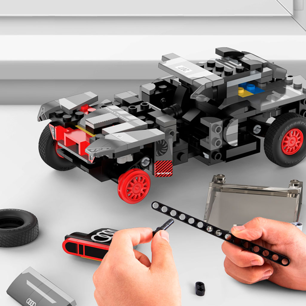 RC auto 1:30 Audi RS Q e-tron podložky KX3546